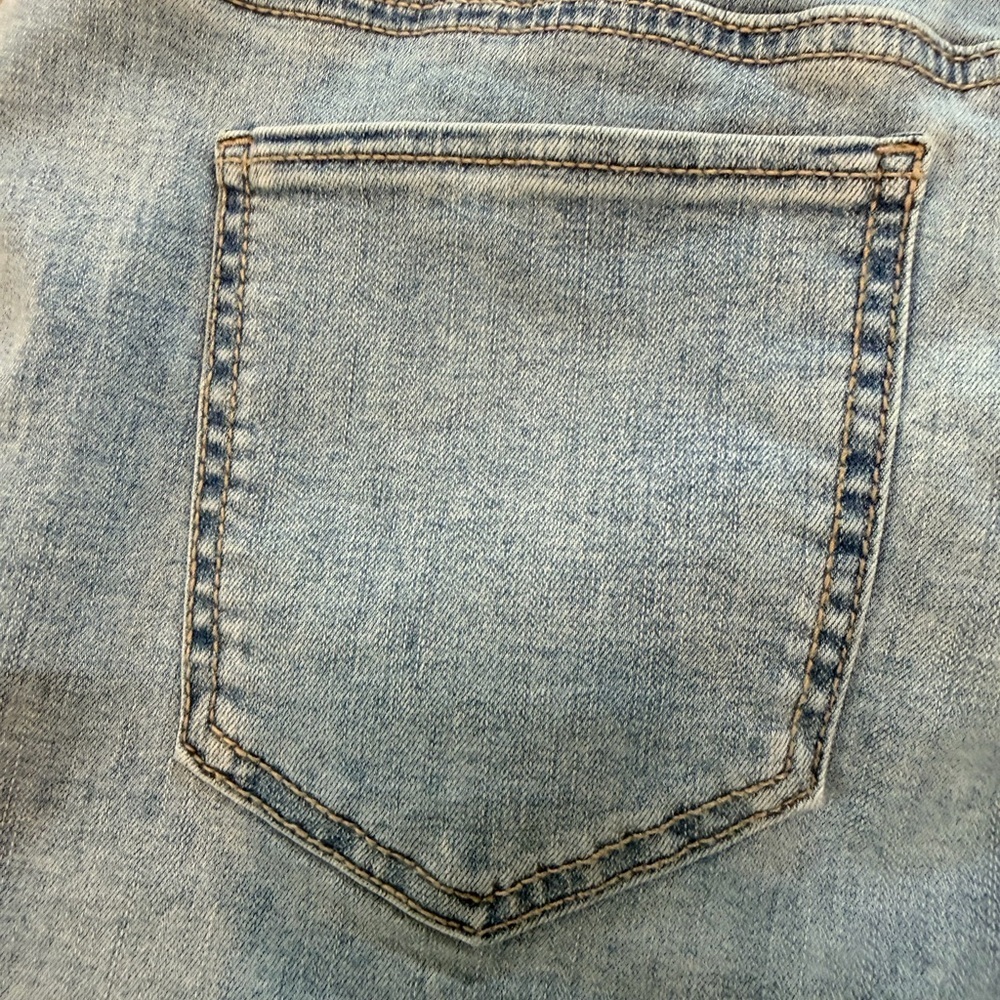 Gloria Vanderbilt Shape Effect High Rise Bermuda Shorts Size 12 Light Wash - Picture 8 of 11